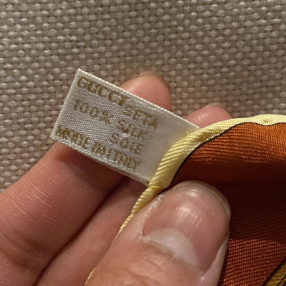 Authentic  Vintage Gucci silk handkerchief - Picture 2 of 3